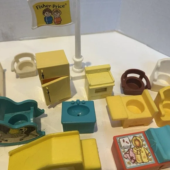 VTG 70s &80sFisher Price Wooden & Plastic Little People Figures Lot Of 46 Pieces